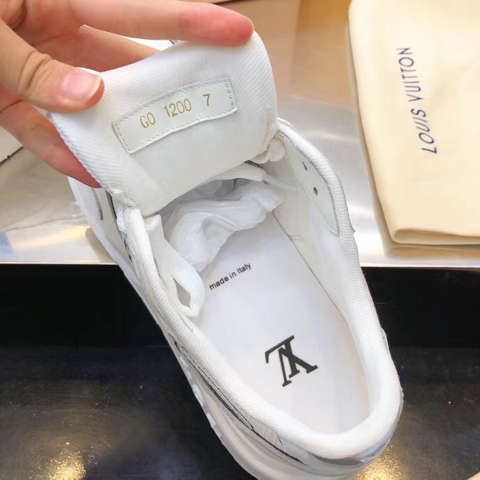 Louis Vuitton Trainer Sneaker - 