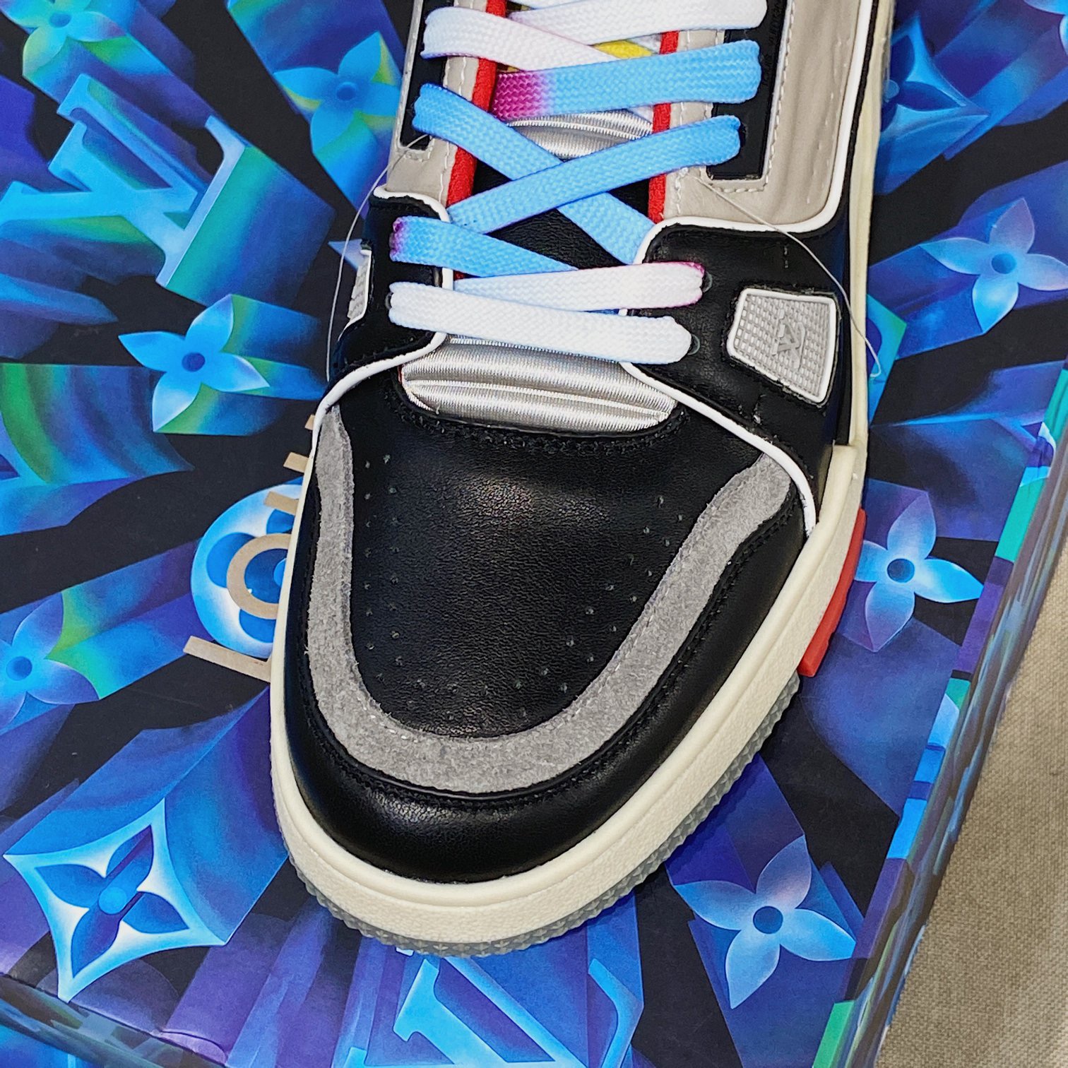 Louis Vuitton Trainer Sneaker - 