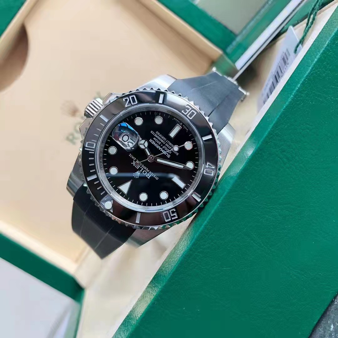 Rolex Oyster Perpetual Date Submariner  - 