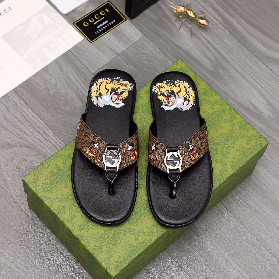 Gucci Rubber GG Men's Flip Flops - 