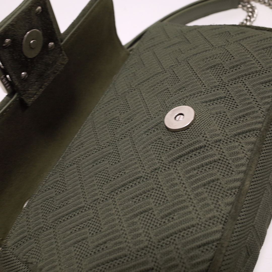 Fendi Iconic Medium Baguette Bag With Chain  (24-14.5-7CM)   8BR793 - 