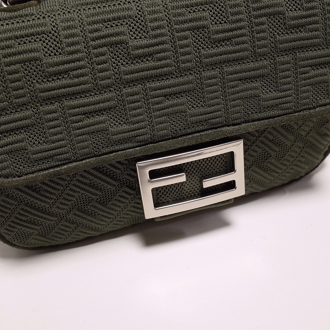 Fendi Iconic Medium Baguette Bag With Chain  (24-14.5-7CM)   8BR793 - 