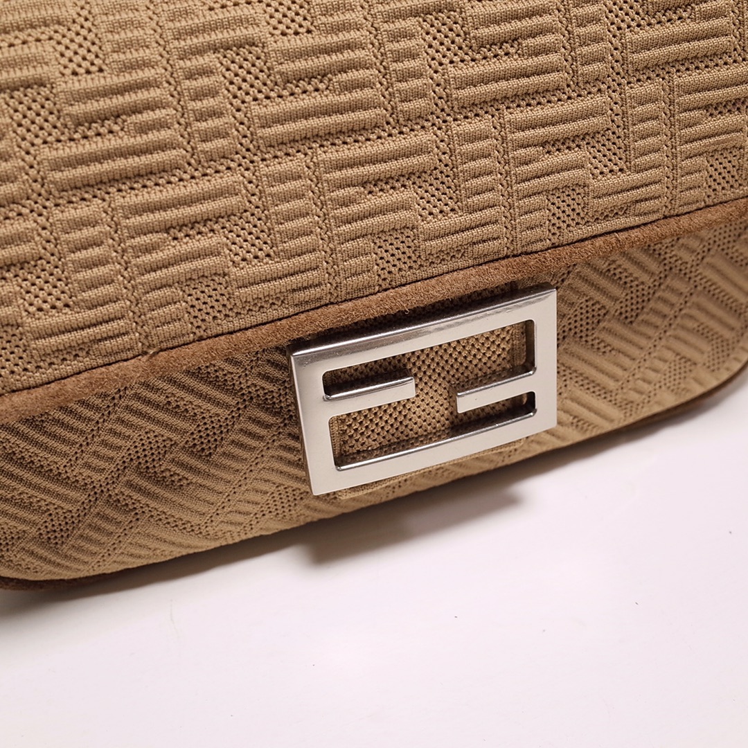 Fendi Iconic Medium Baguette Bag With Chain  (24-14.5-7CM)   8BR793 - 