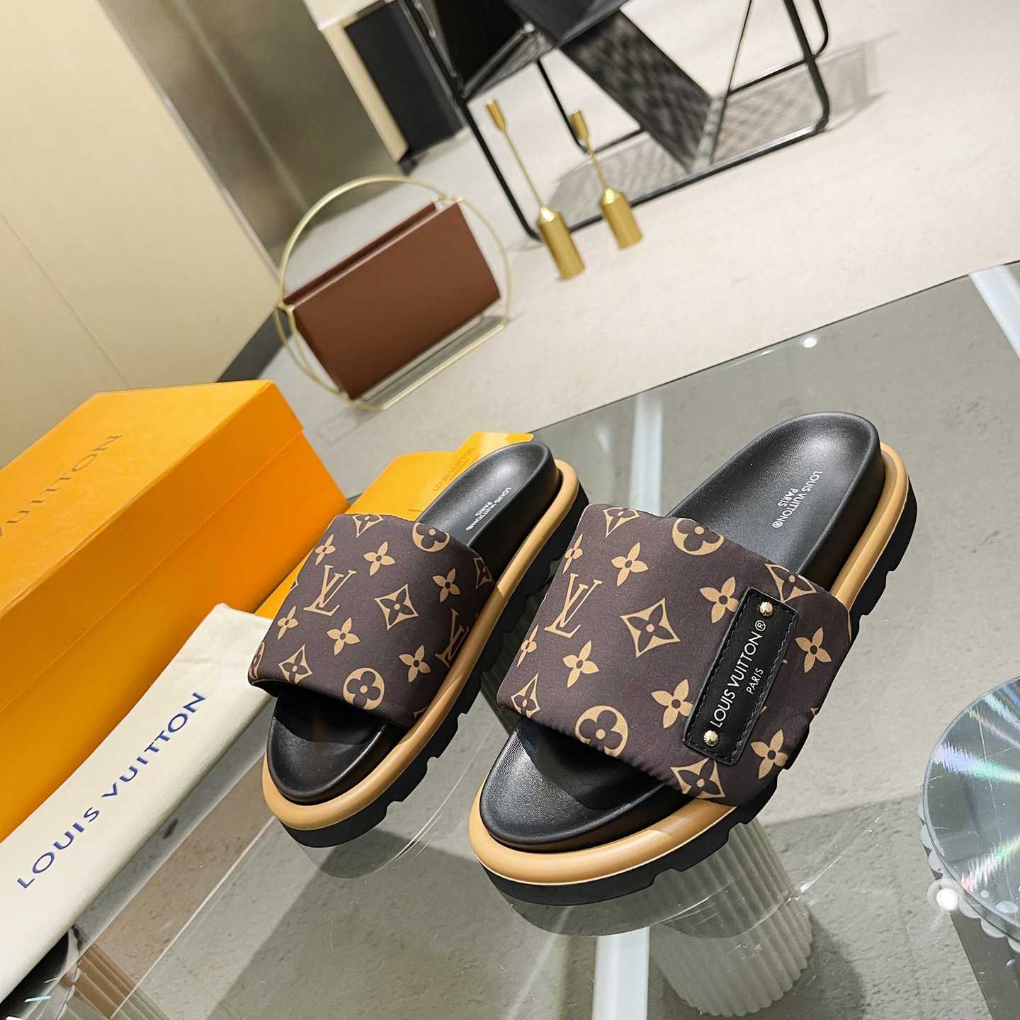 Louis Vuitton Pool Pillow Flat Comfort Mule    1AAEBX - 