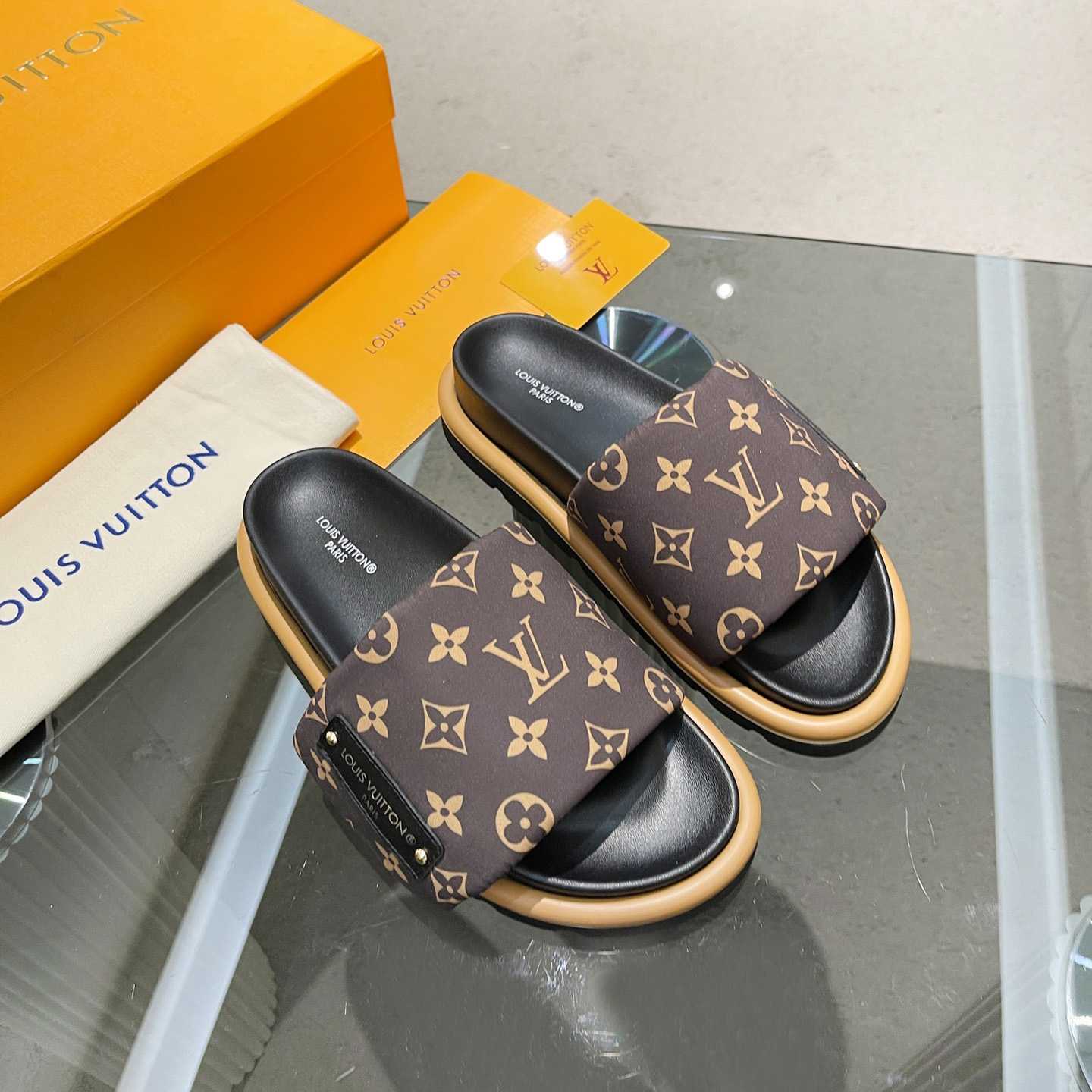 Louis Vuitton Pool Pillow Flat Comfort Mule    1AAEBX - 