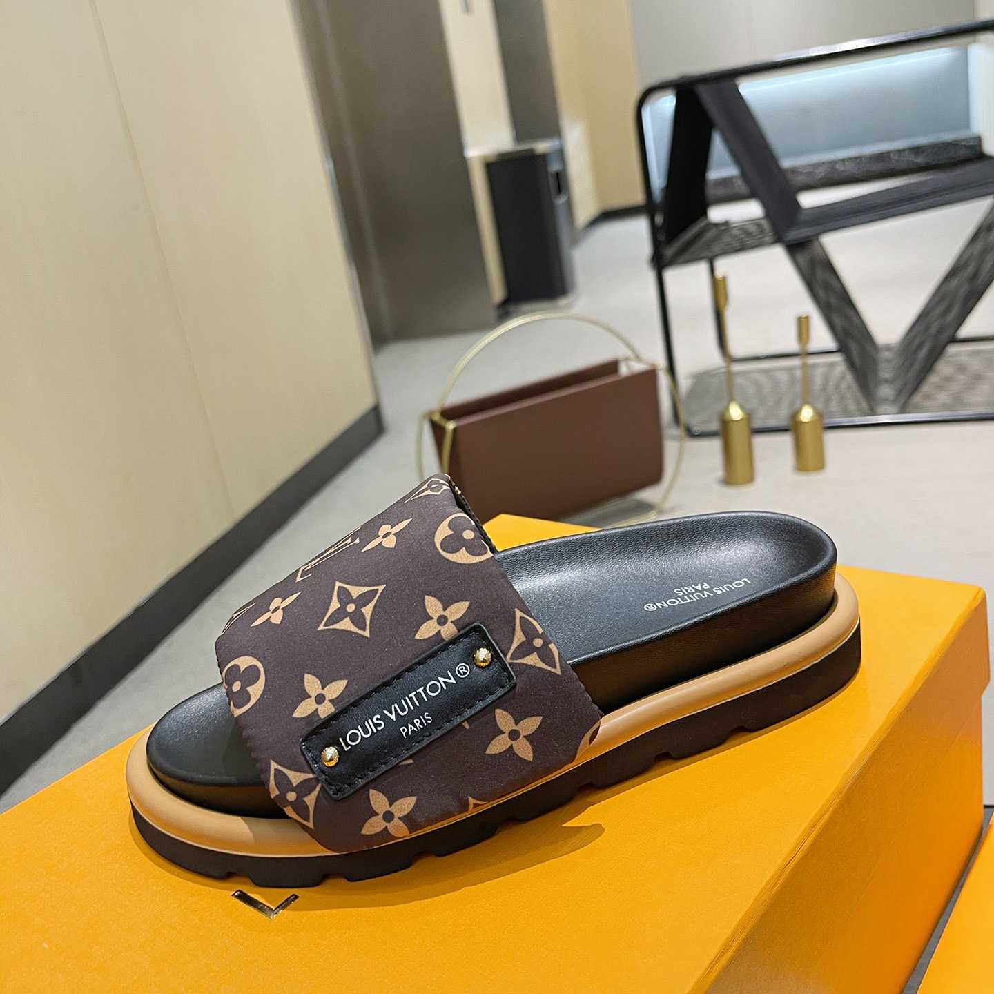 Louis Vuitton Pool Pillow Flat Comfort Mule    1AAEBX - 