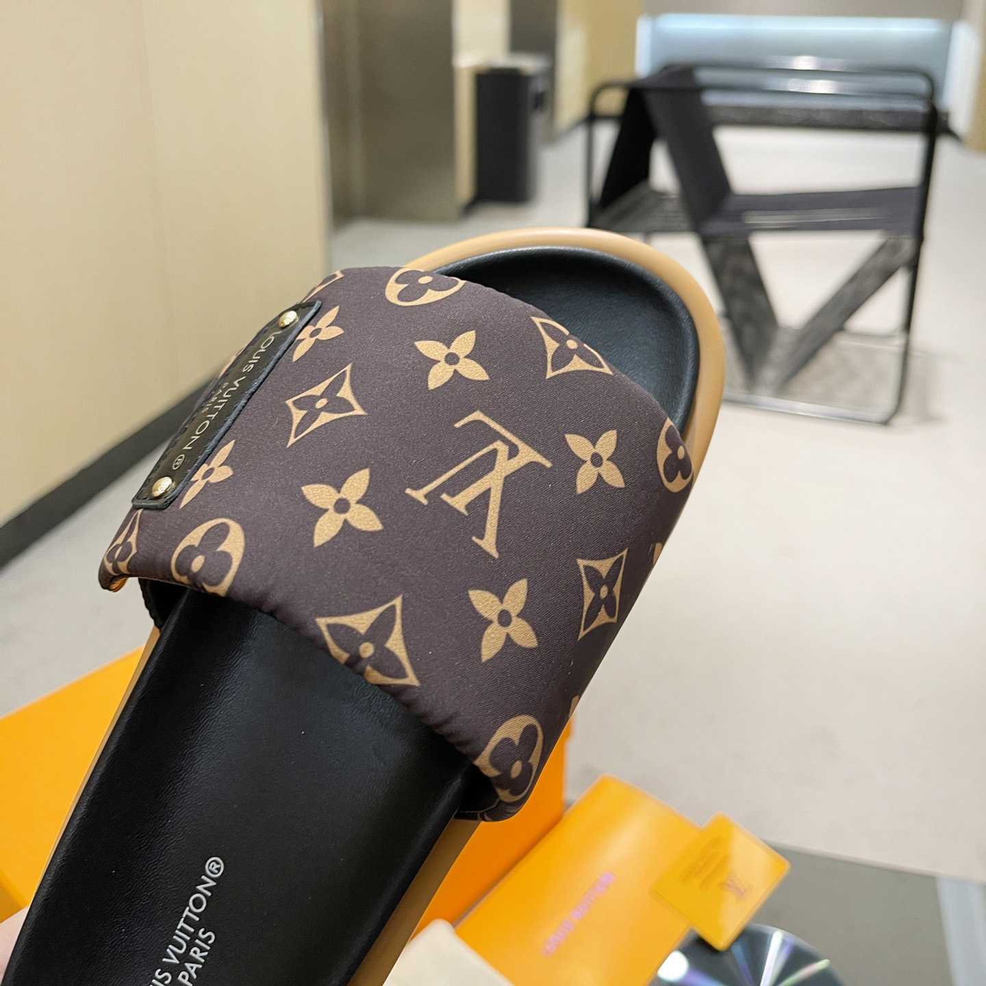 Louis Vuitton Pool Pillow Flat Comfort Mule    1AAEBX - 