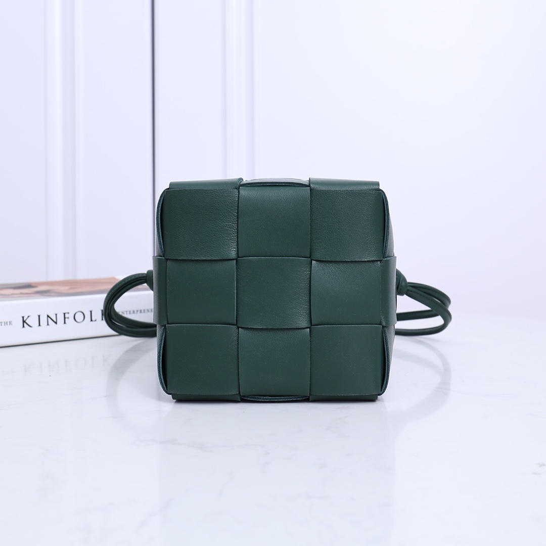 Bottega Veneta Small Cassette Bucket Bag - 