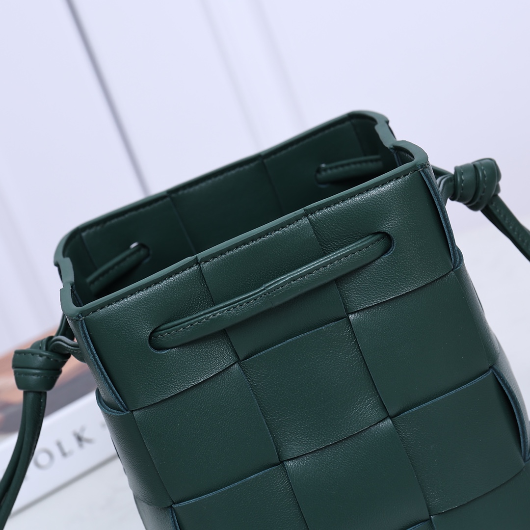 Bottega Veneta Small Cassette Bucket Bag - 