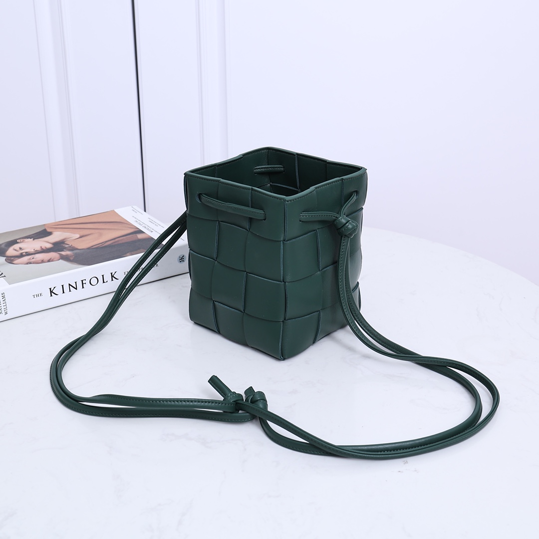 Bottega Veneta Small Cassette Bucket Bag - 