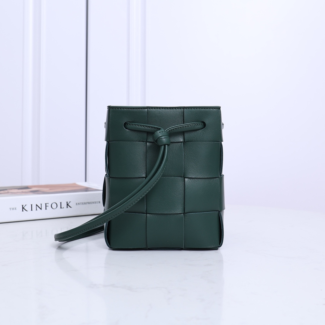 Bottega Veneta Small Cassette Bucket Bag - 