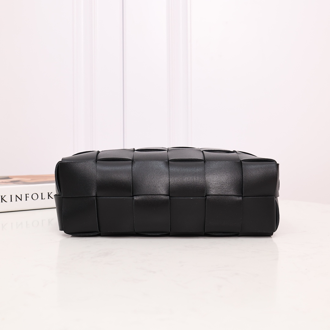 Bottega Veneta Brick Cassette - 