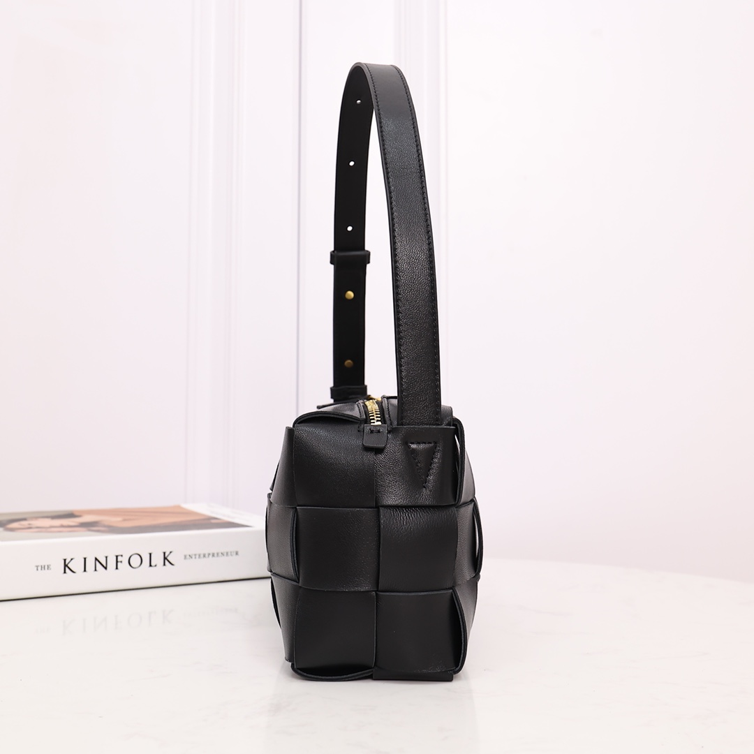 Bottega Veneta Brick Cassette - 