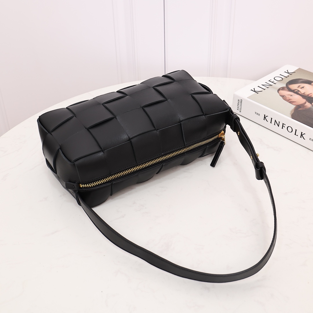 Bottega Veneta Brick Cassette - 