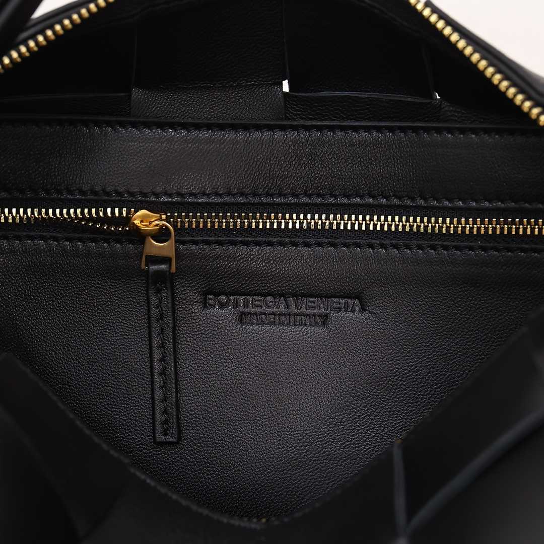 Bottega Veneta Brick Cassette - 
