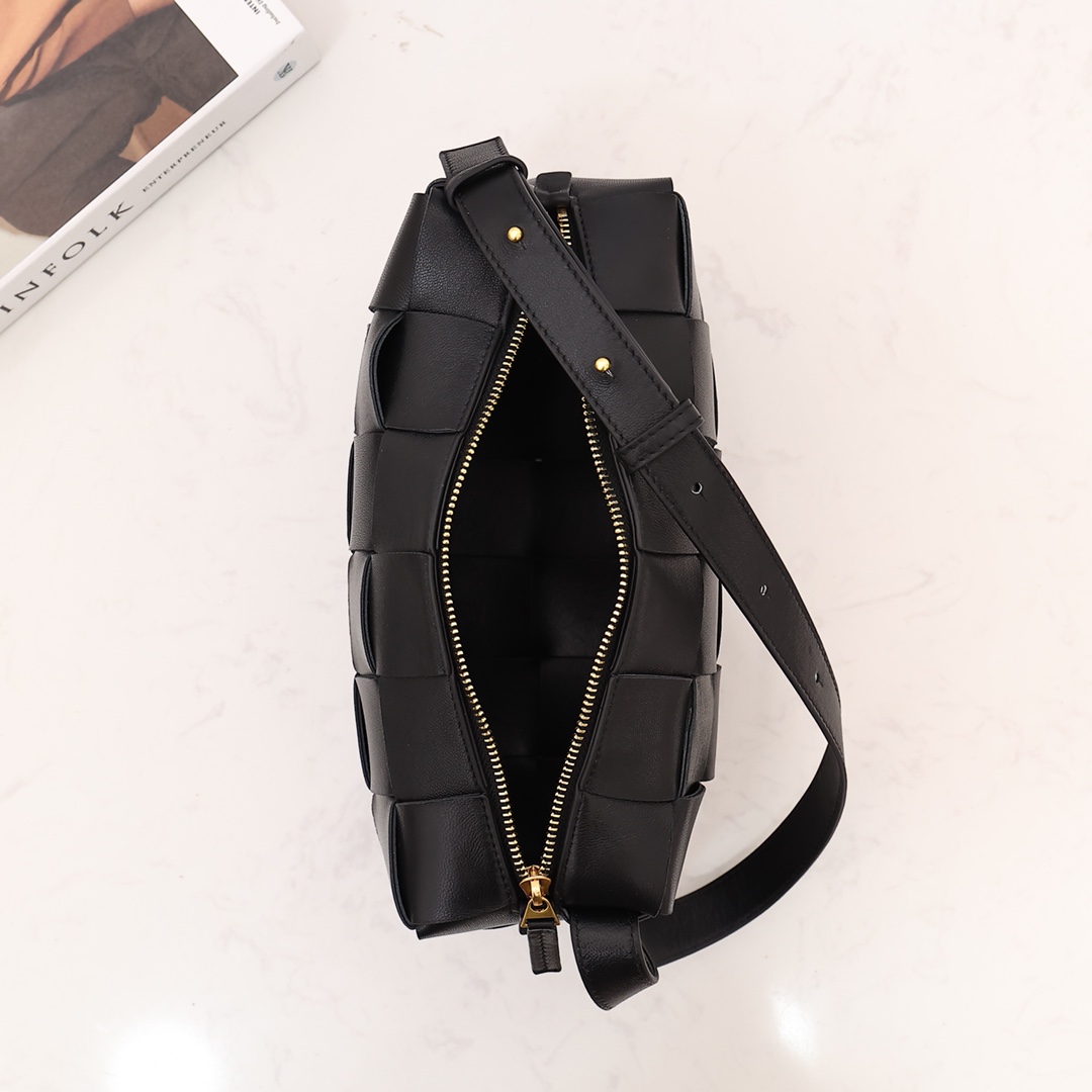 Bottega Veneta Brick Cassette - 