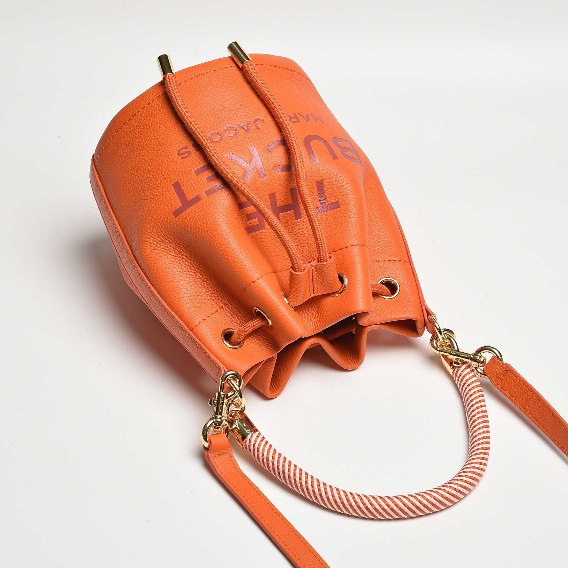 Marc Jacobs The Bucket Bag(19-19-23cm) - 