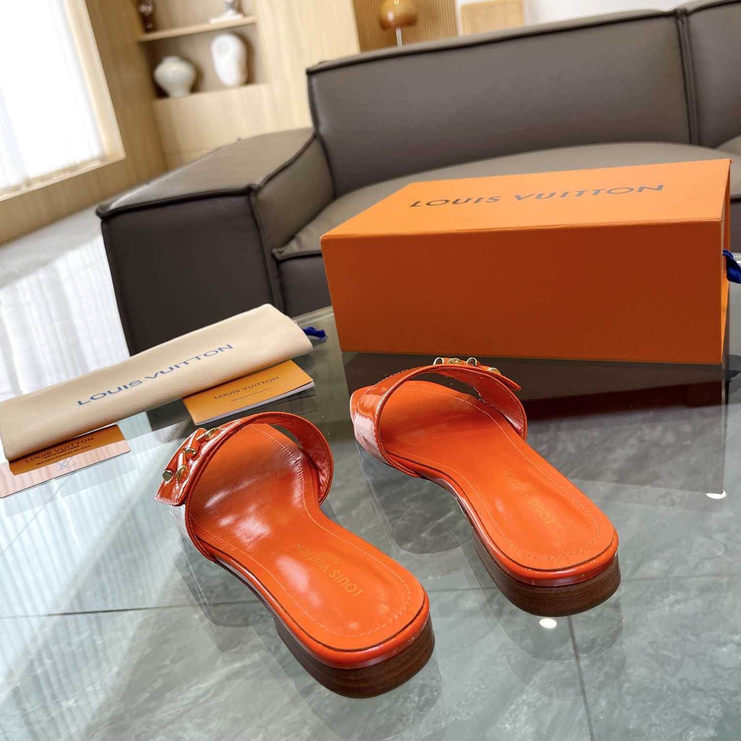 Louis Vuitton Shake Flat Mule       - 