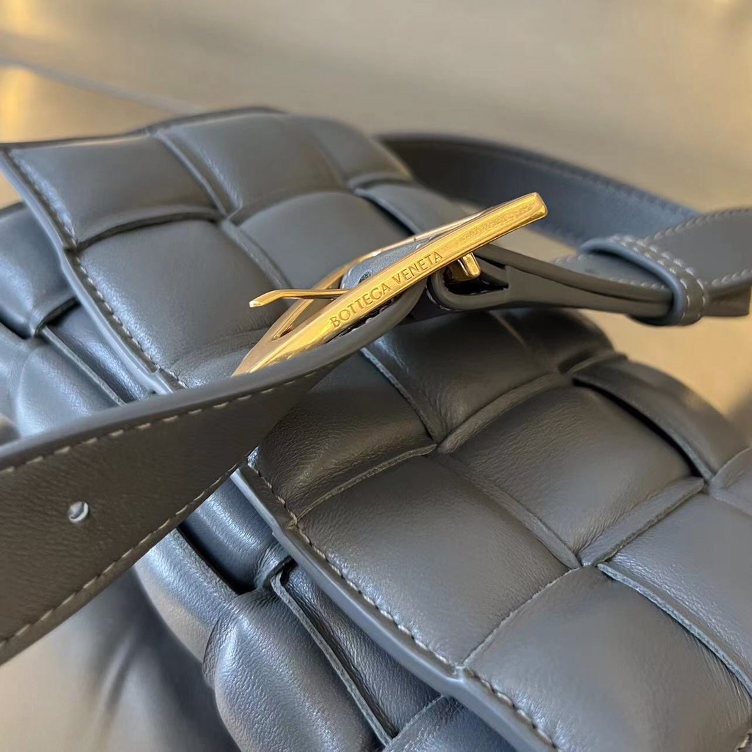 Bottega Veneta Small Padded Cassette - 