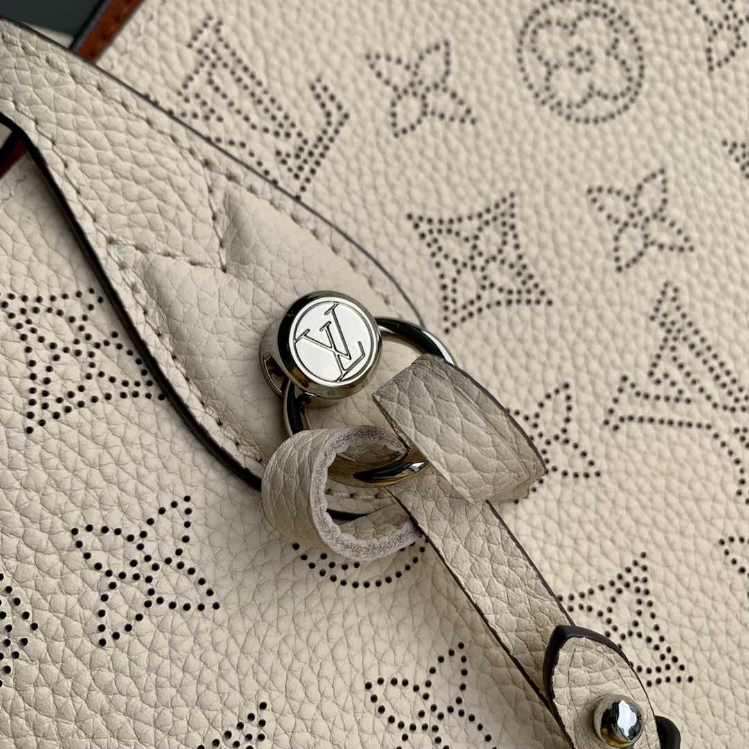 Louis Vuitton Blossom PM   M21909 - 