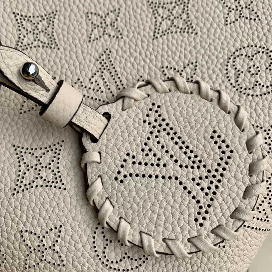 Louis Vuitton Blossom PM   M21909 - 