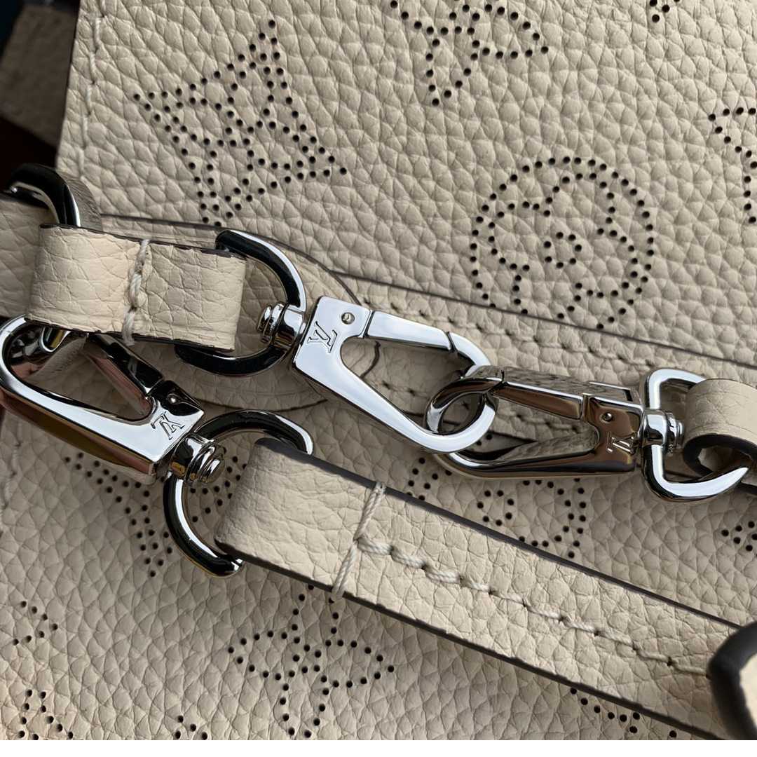 Louis Vuitton Blossom PM   M21909 - 