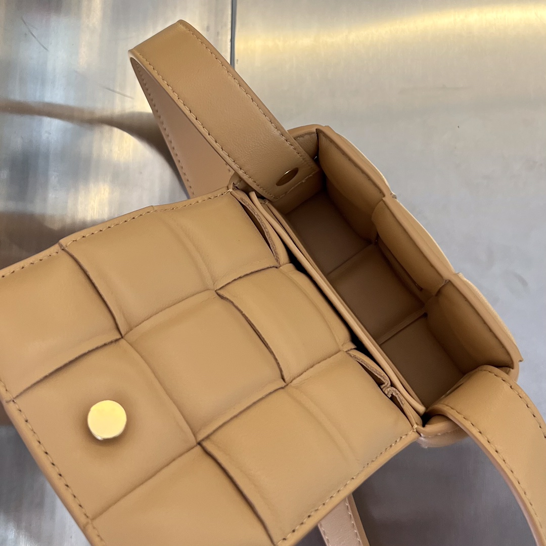Bottega Veneta Candy Padded Cassette - 