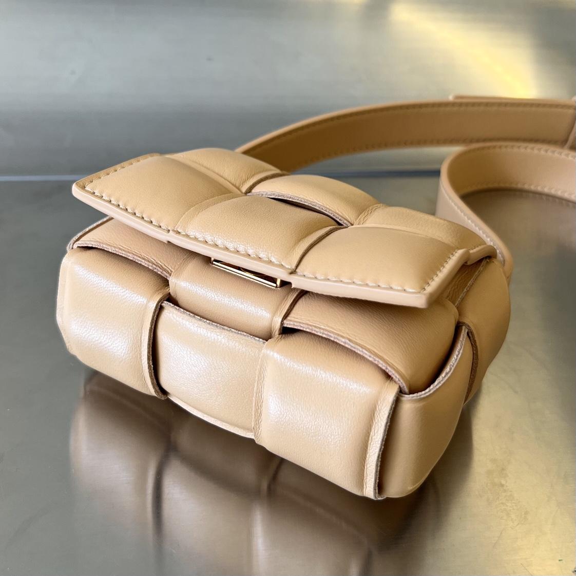Bottega Veneta Candy Padded Cassette - 