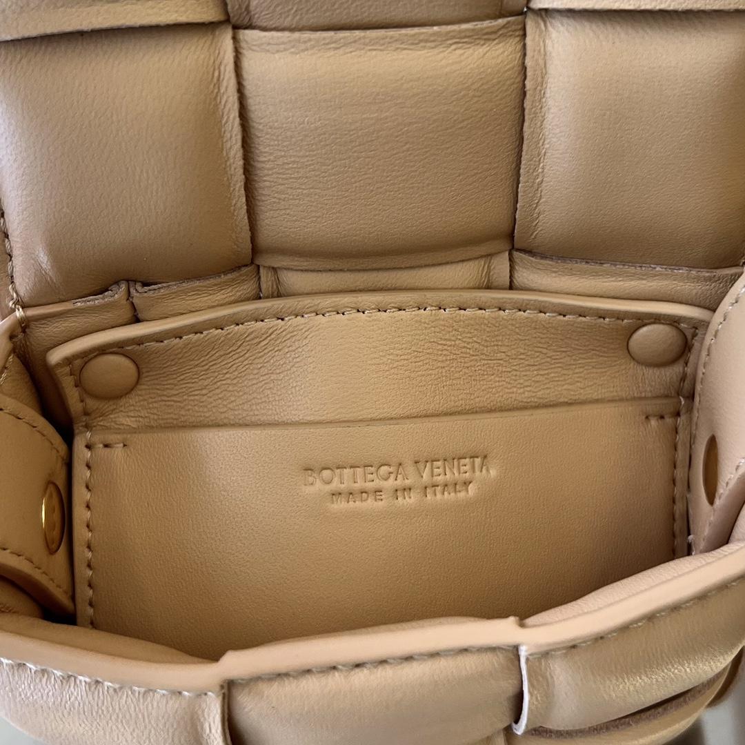 Bottega Veneta Candy Padded Cassette - 