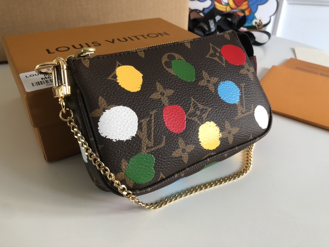 Louis Vuitton LV x YK Mini Pochette Accessoires(14 x 9 x 2cm)        M81866 - 