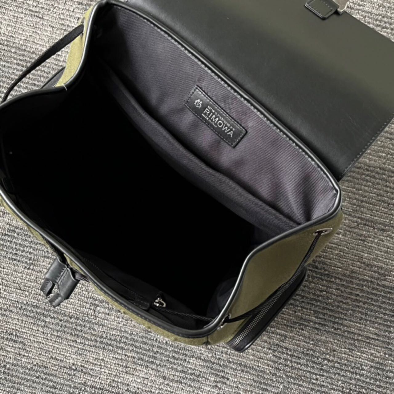 Rimowa Flap Backpack Large (44-37-16cm) - 