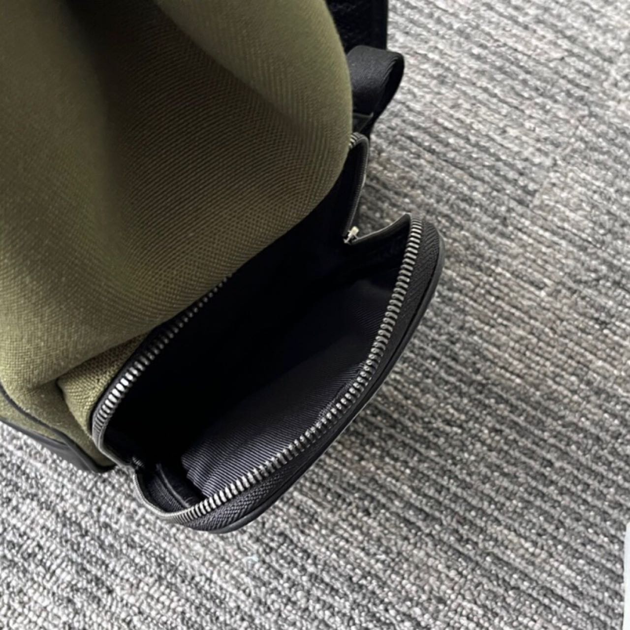 Rimowa Flap Backpack Large (44-37-16cm) - 