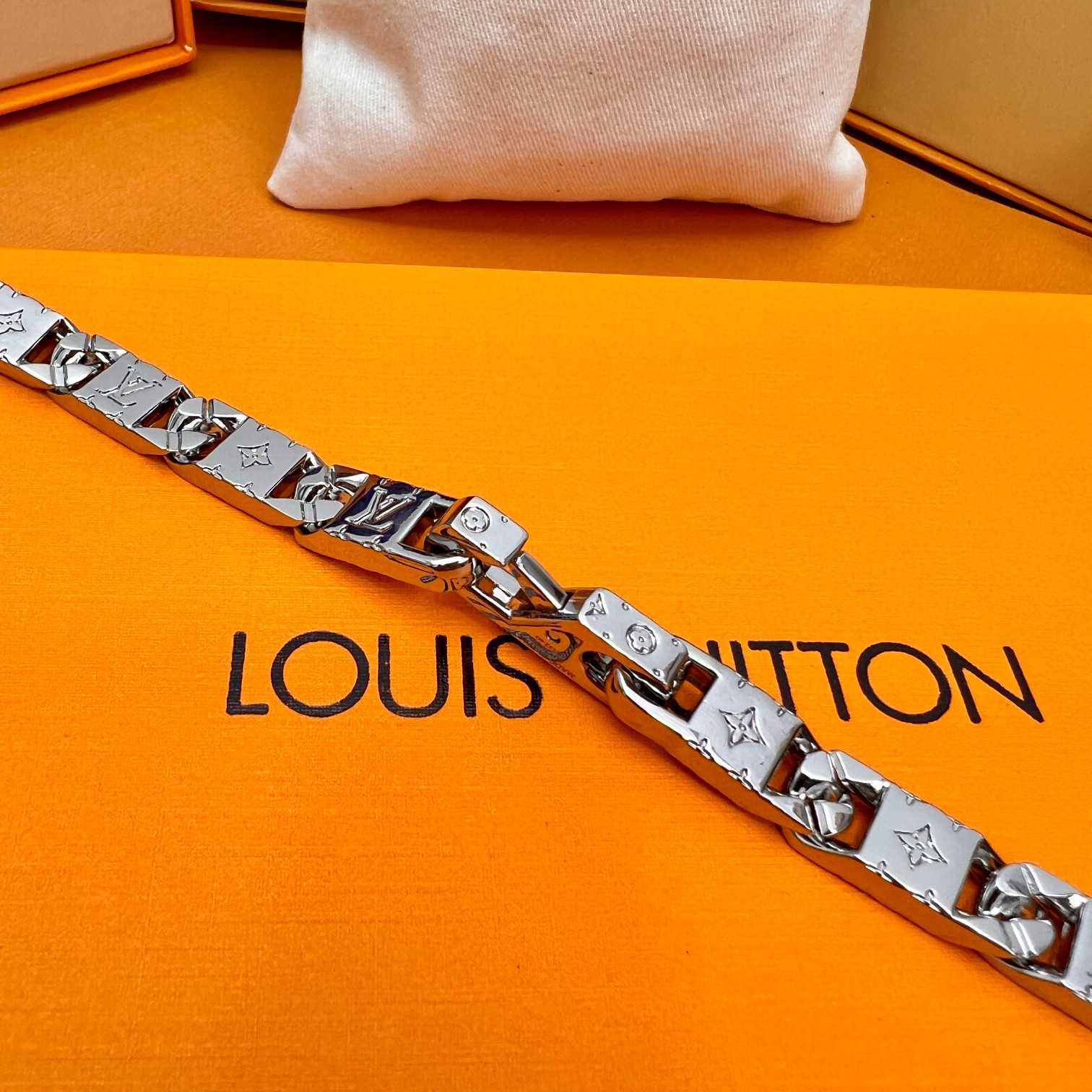 Louis Vuitton Monogram Tied Up Necklace    M00919 - 