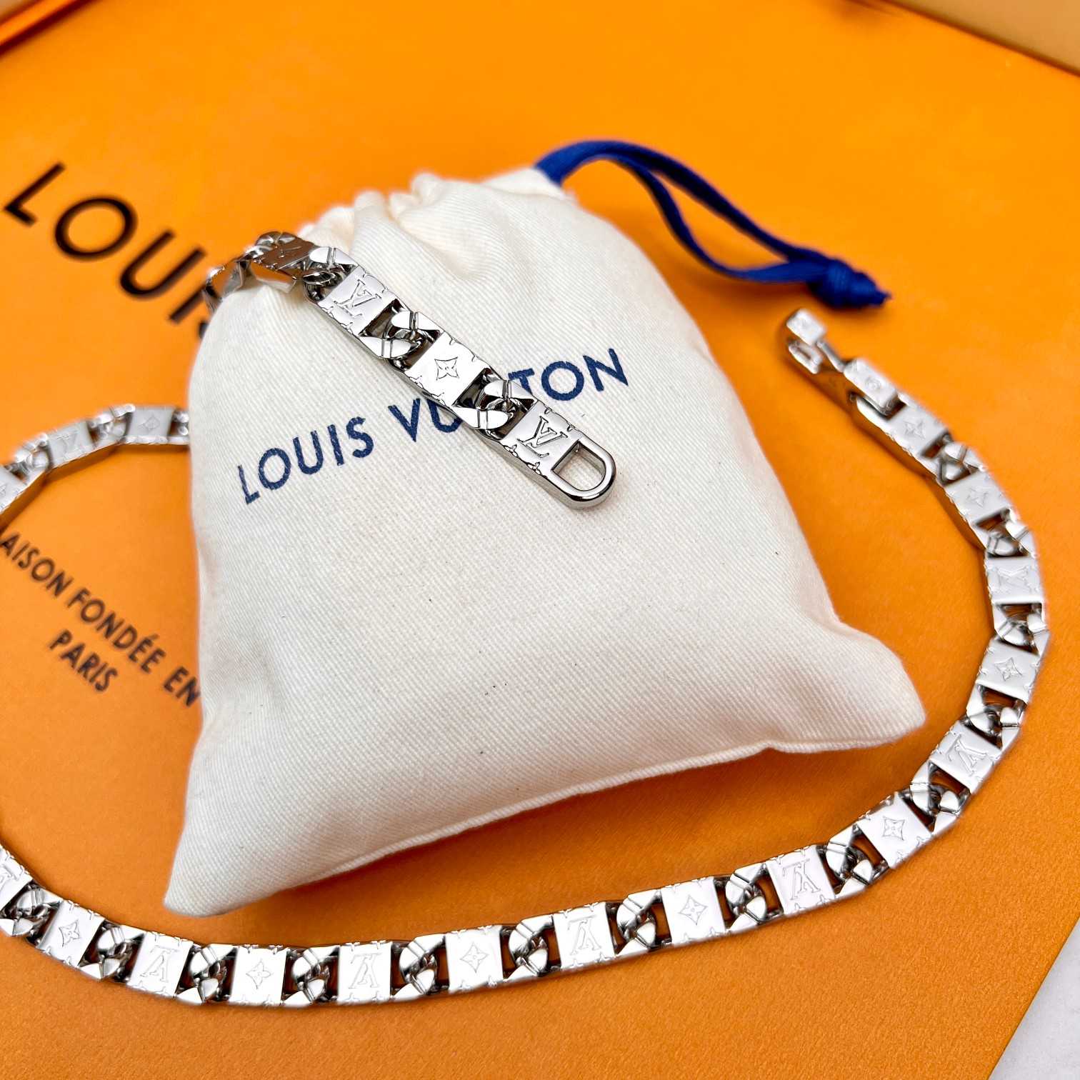 Louis Vuitton Monogram Tied Up Necklace    M00919 - 