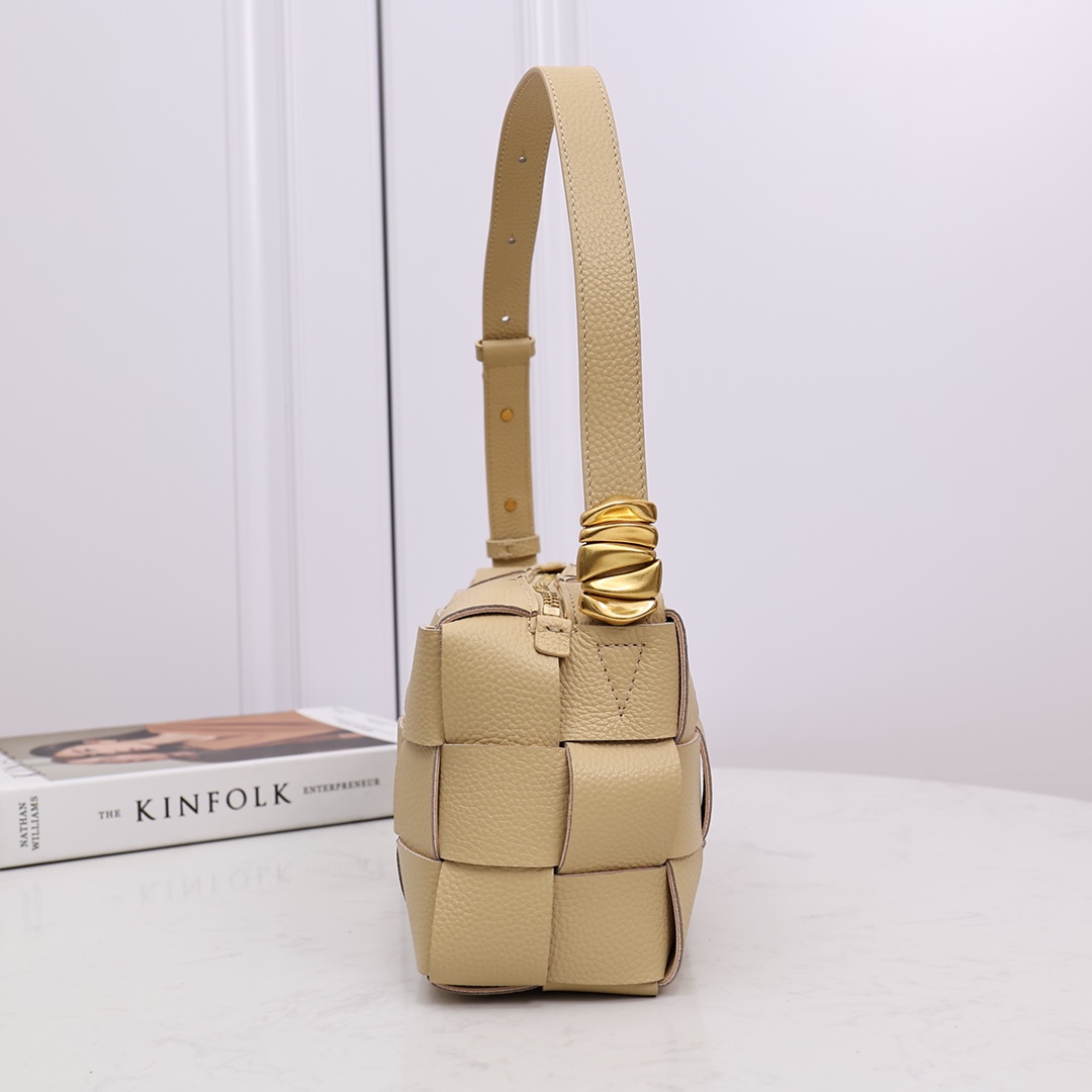 Bottega Veneta Brick Cassette - DesignerGu