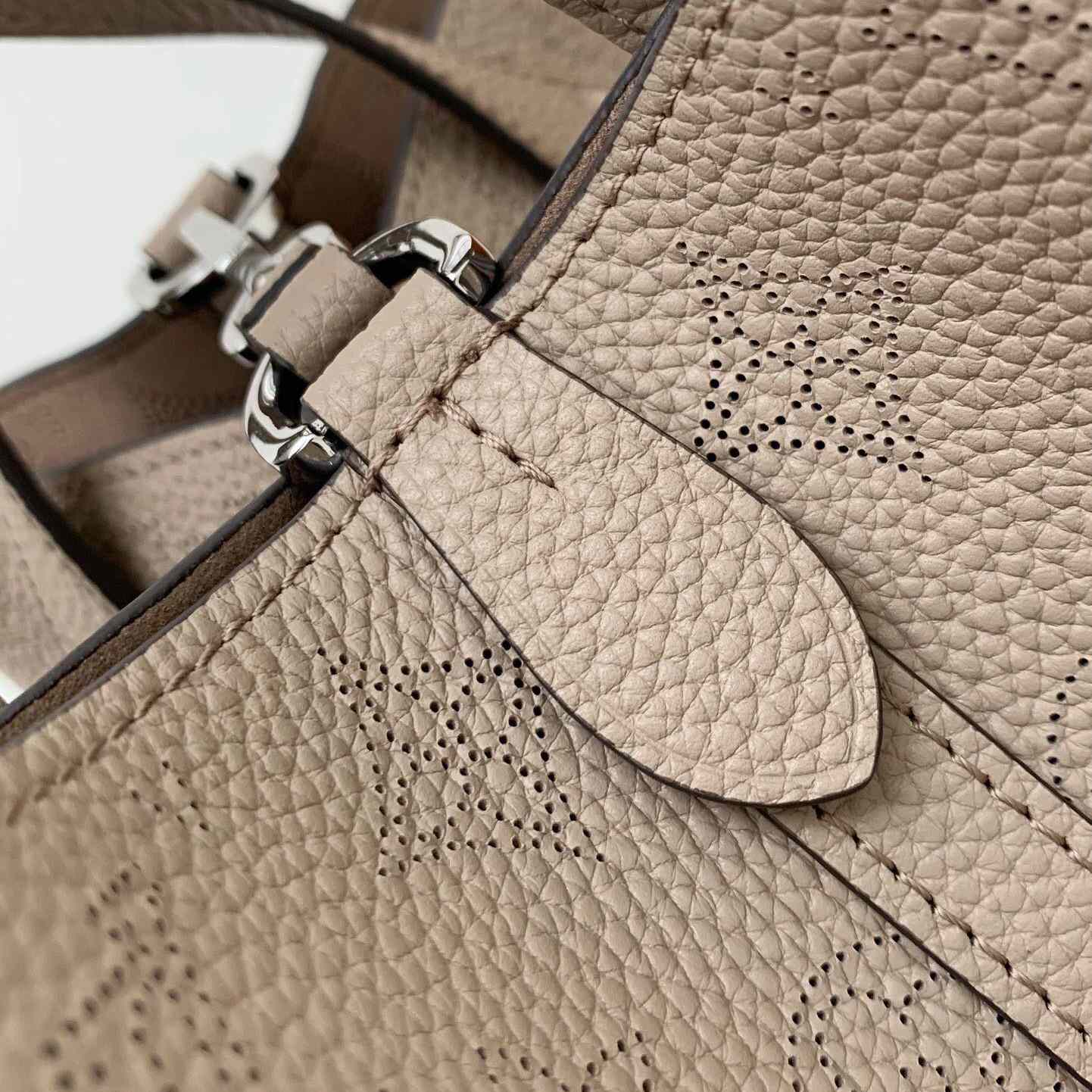 Louis Vuitton Blossom PM   M21849 - 