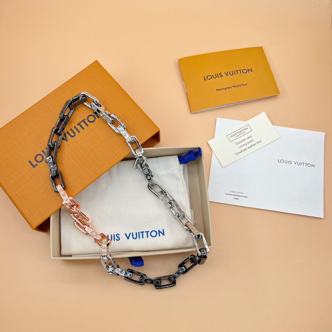 Louis Vuitton Monogram Chain Necklace    M01190 - 