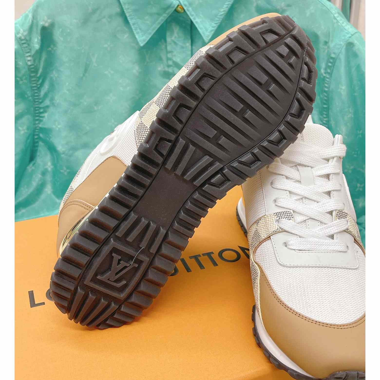 Louis Vuitton Run Away Sneaker   (upon uk size)  1AAWFD - 