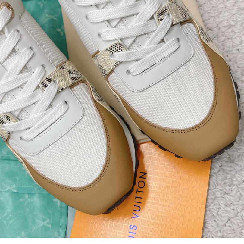 Louis Vuitton Run Away Sneaker   (upon uk size)  1AAWFD - 