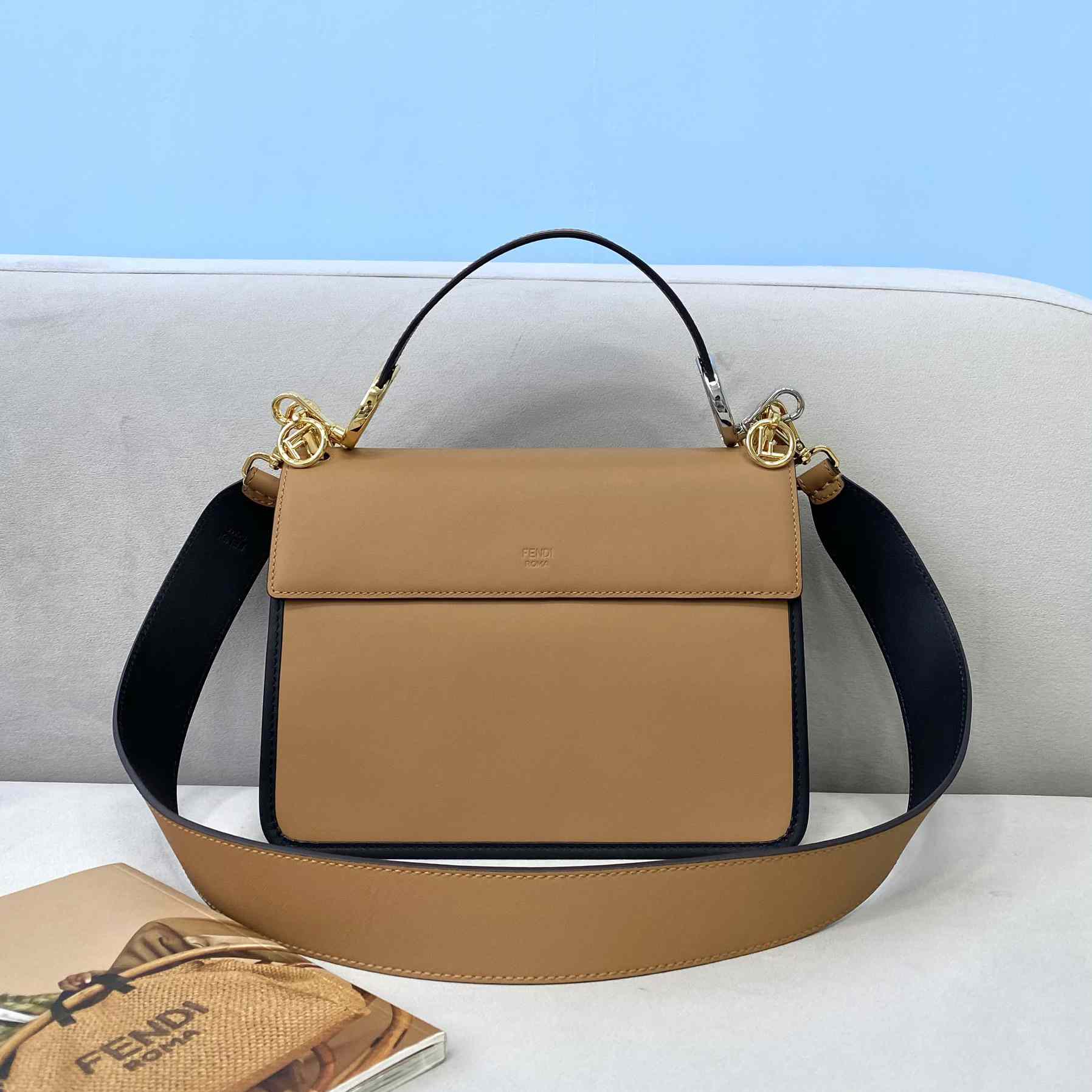 Fendi FF Logo Bottom Shoulder Bag(26cm) - 