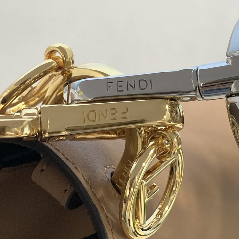 Fendi FF Logo Bottom Shoulder Bag(26cm) - 