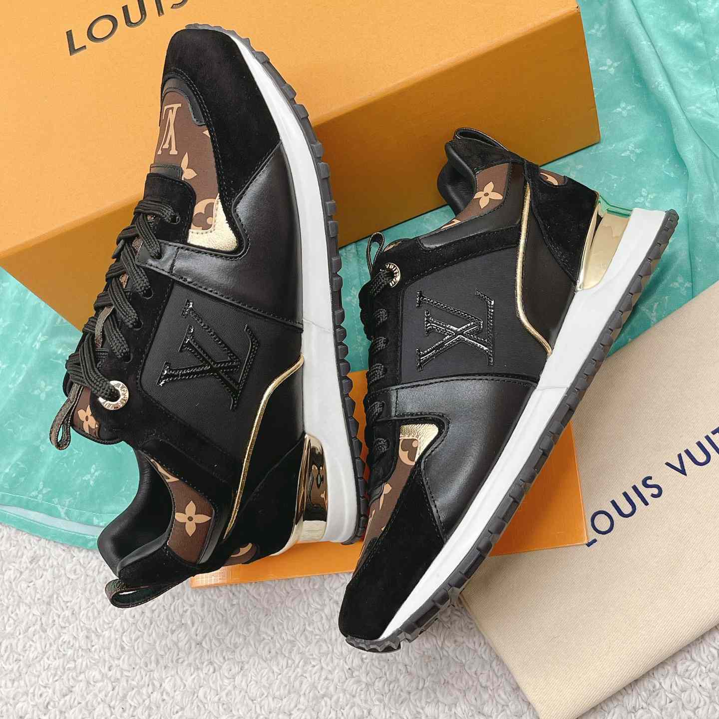 Louis Vuitton Run Away Sneaker   (upon uk size)  1AAP3D - 