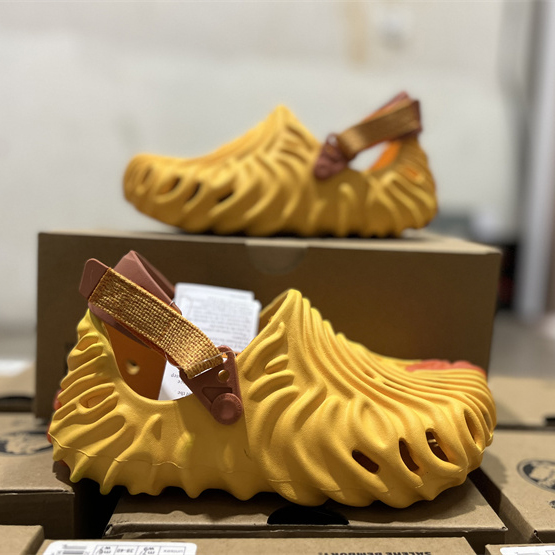Salehe Bembury x CrocsPollex Clog - 