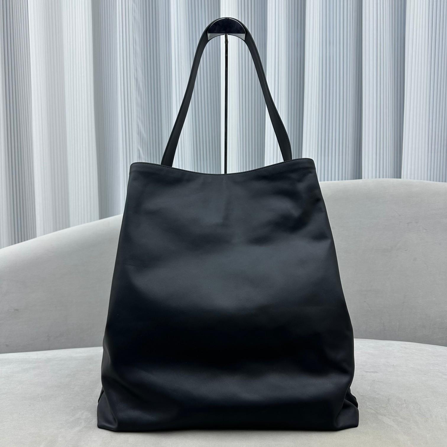 Miu Miu Leather Shoulder Bag  - 