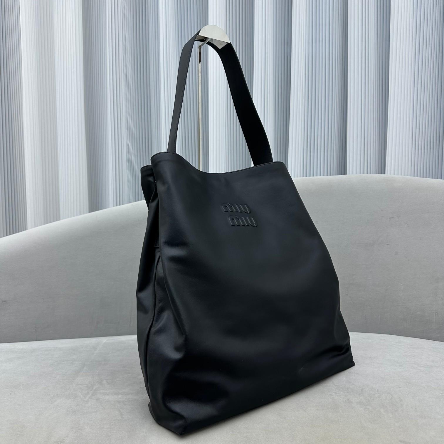 Miu Miu Leather Shoulder Bag  - 