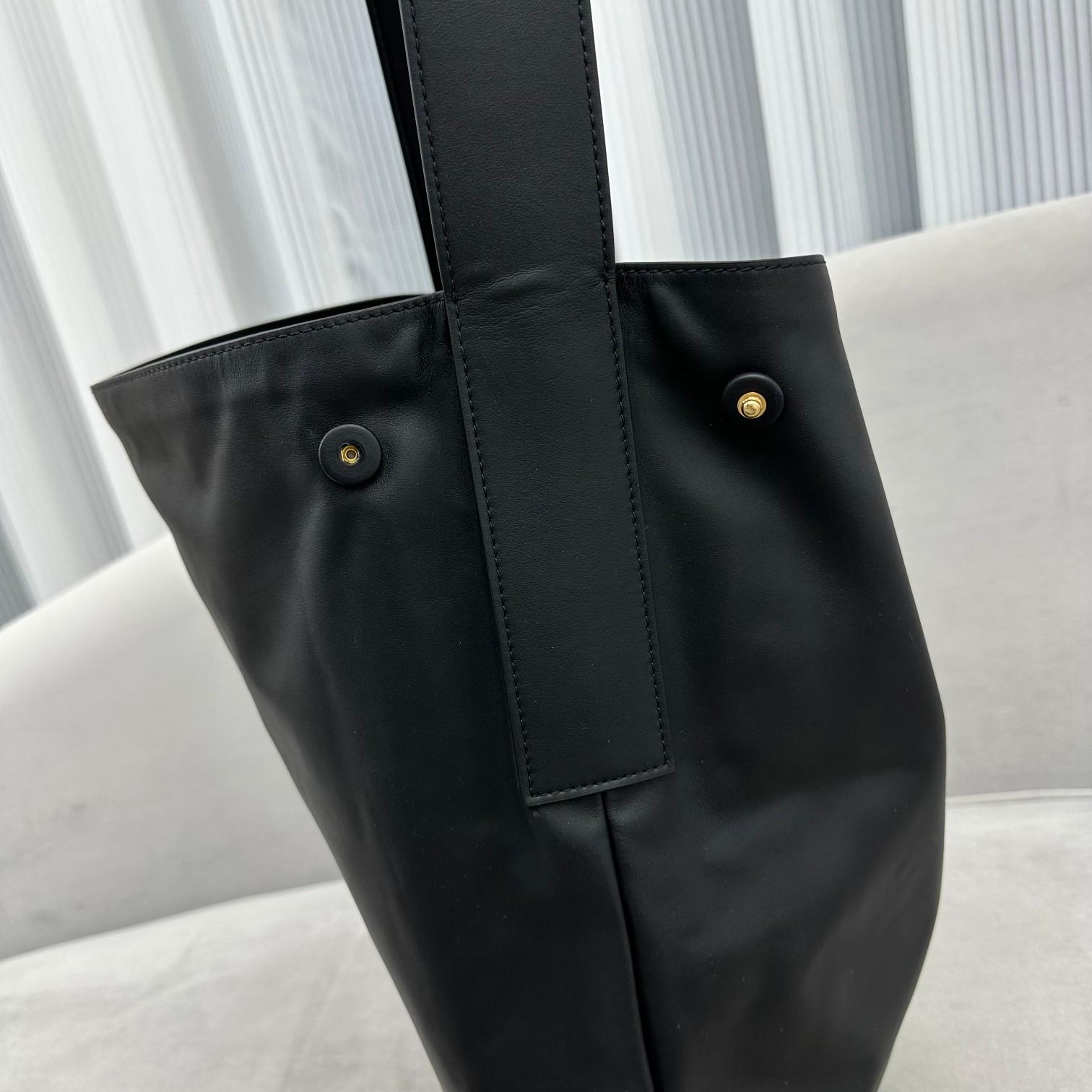 Miu Miu Leather Shoulder Bag  - 