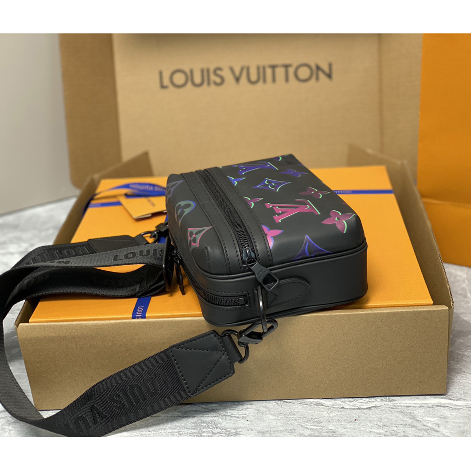  Louis Vuitton Comet Messenger PM Other Leathers(21.5-14-7.5cm)    M22495 - 