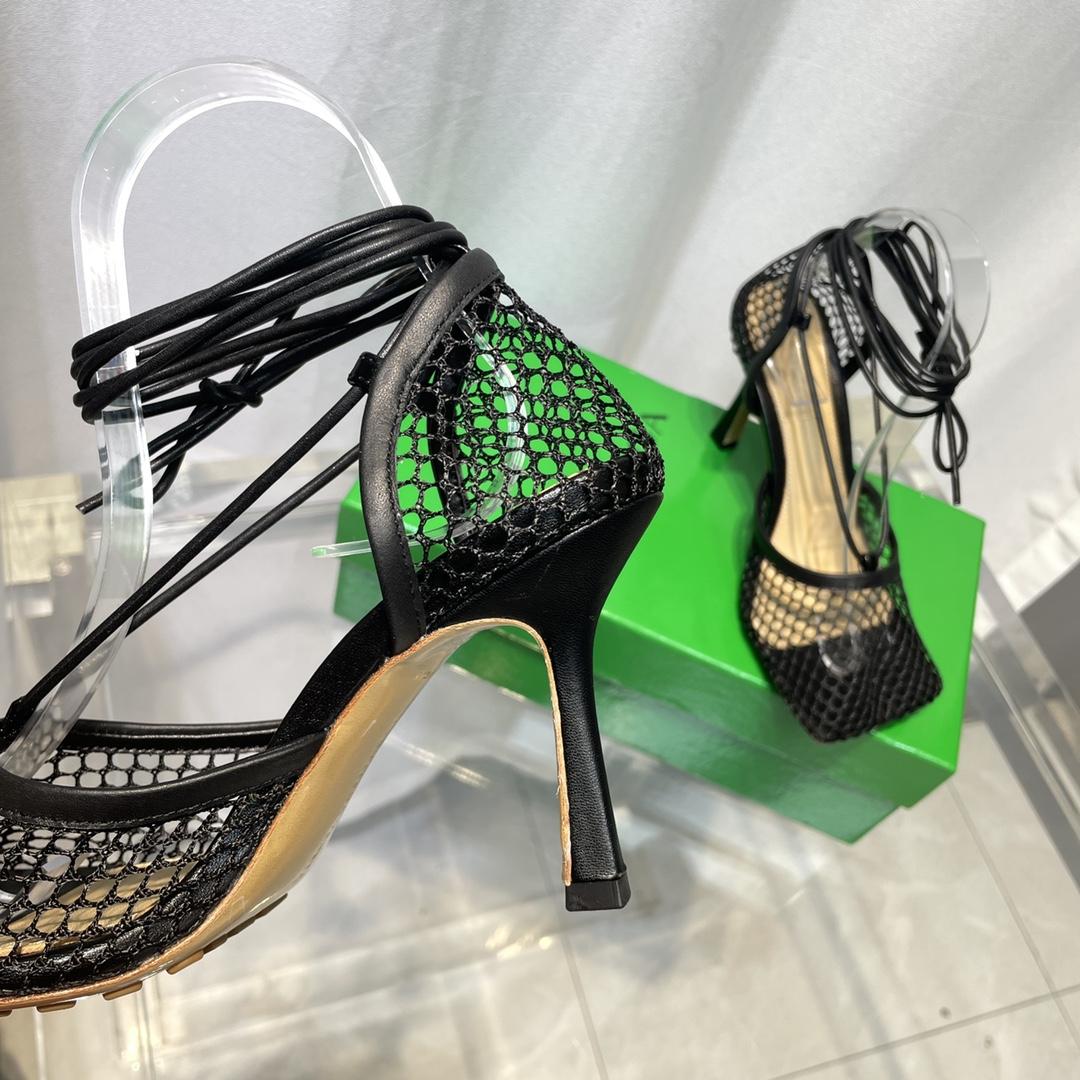 Bottega Veneta Stretch Lace-Up Sandal - 