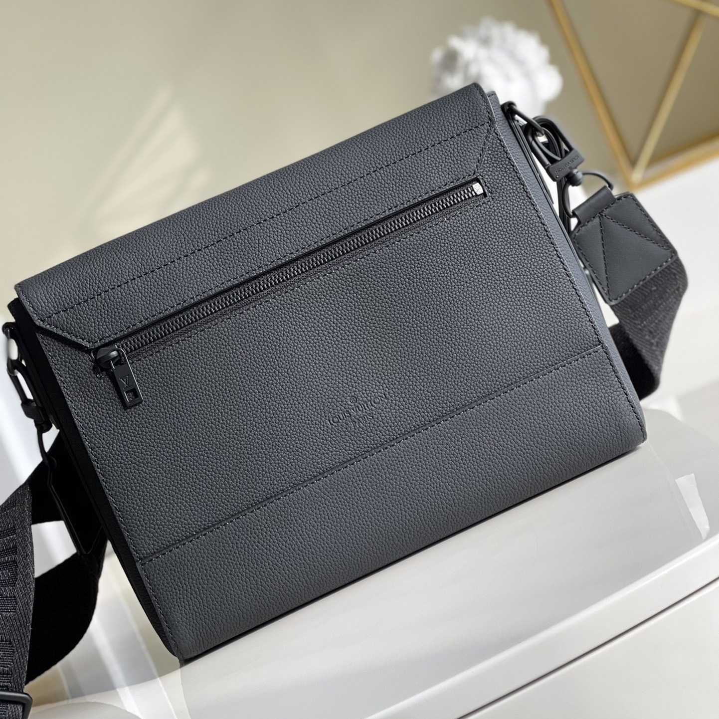 Louis Vuitton Takeoff Messenger(30.5x24x10cm)   M57080 - 