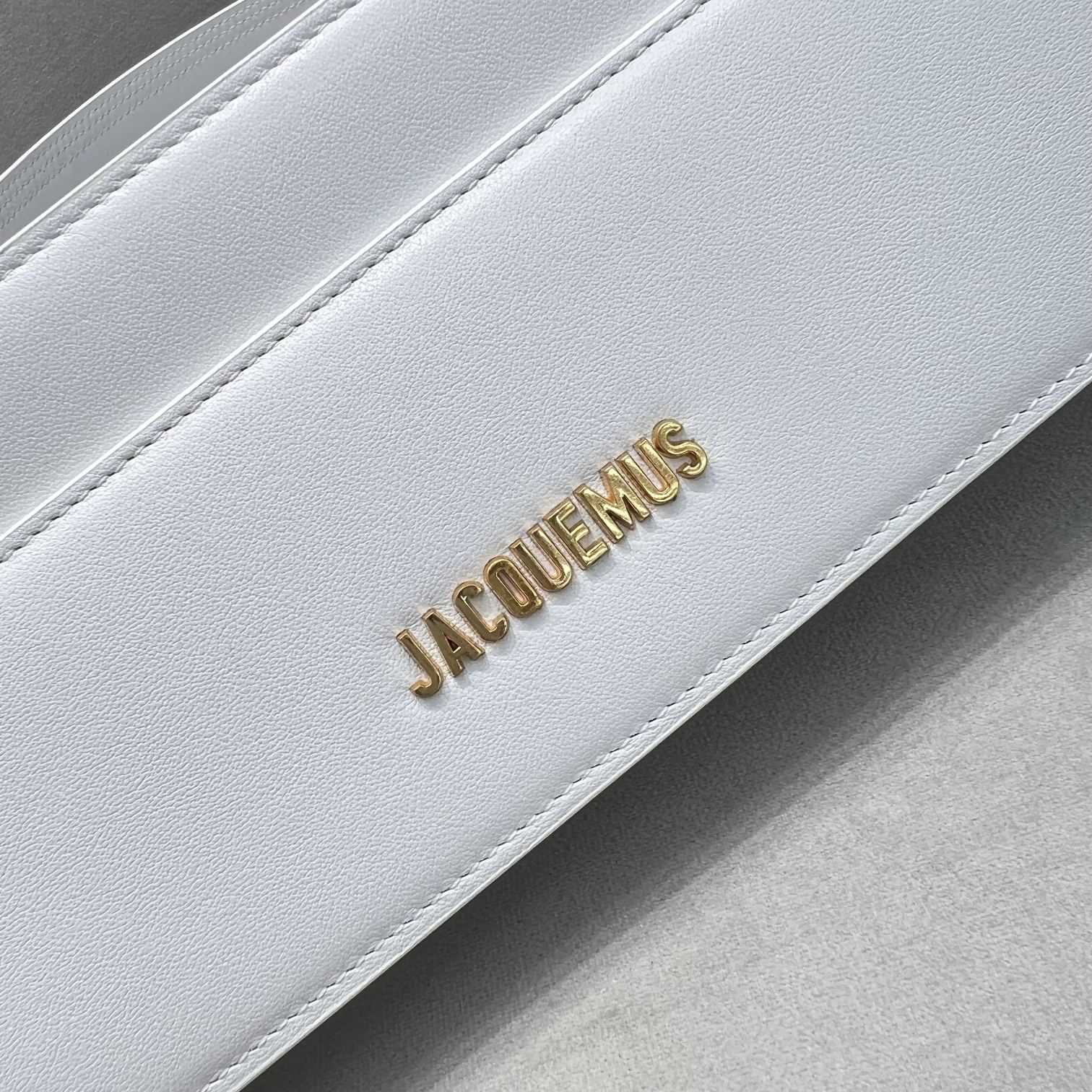 Jacquemus Le Ciuciu Leather Shoulder Bag (30x10.5x4.5cm) - 